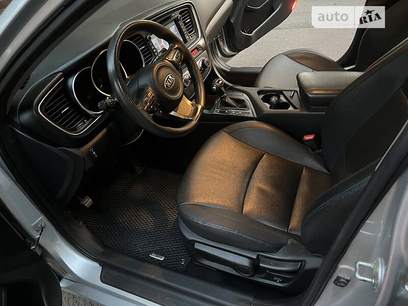 Седан Kia K5 2013 в Дніпрі