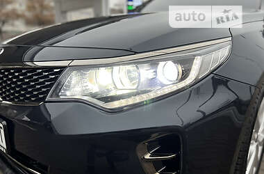 Седан Kia K5 2017 в Киеве