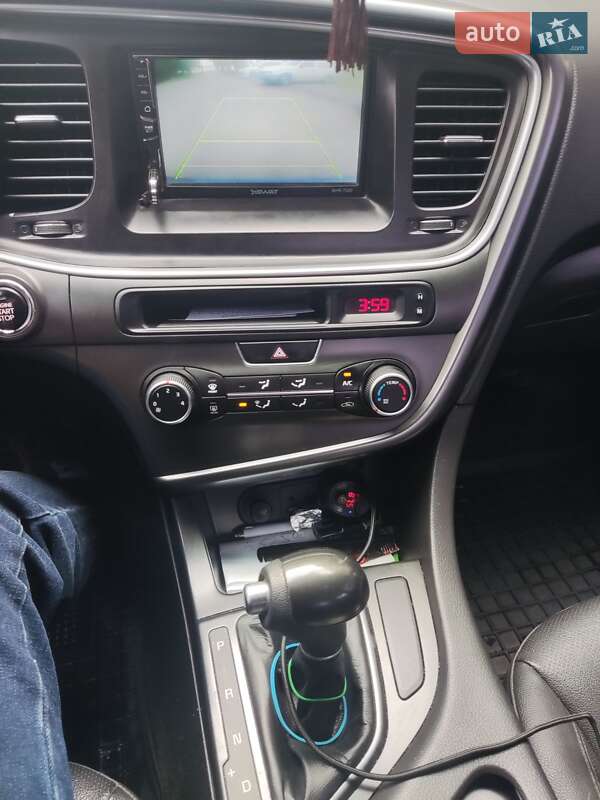 Седан Kia K5 2014 в Киеве