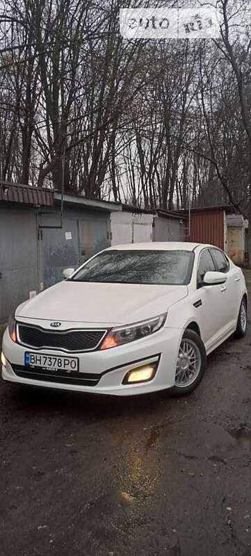 Седан Kia K5 2013 в Одессе