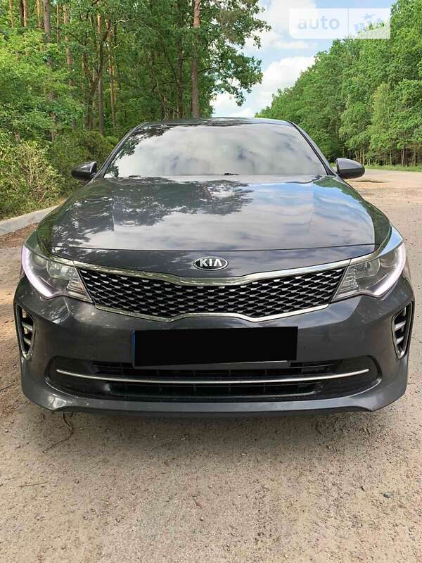 Седан Kia K5 2016 в Ровно