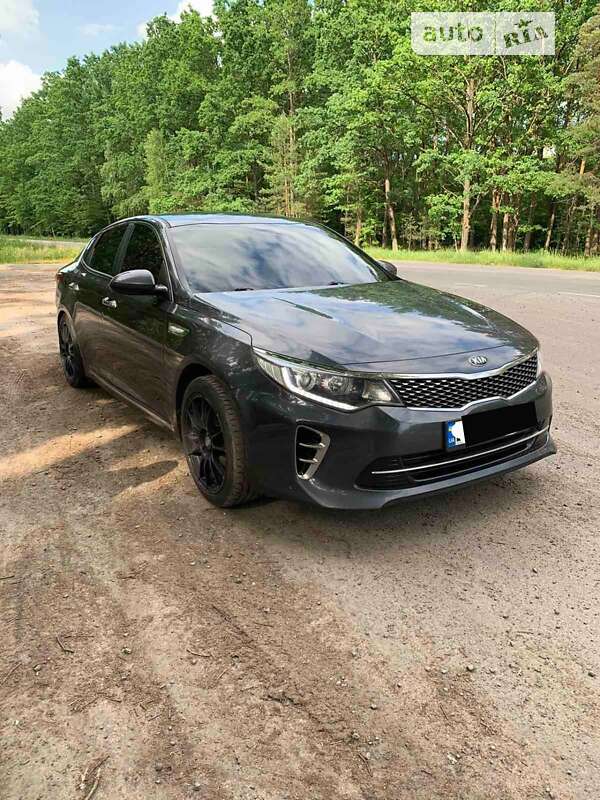 Седан Kia K5 2016 в 