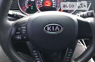 Седан Kia K5 2011 в Чернівцях