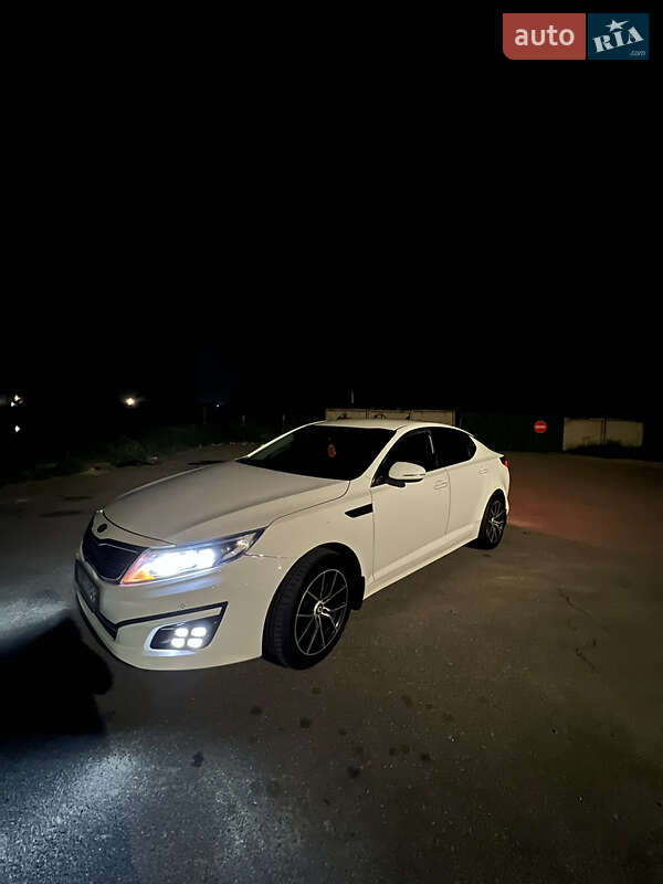 Седан Kia K5 2014 в Киеве