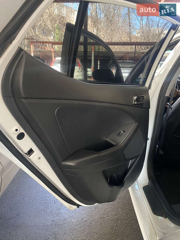 Седан Kia K5 2015 в Одессе