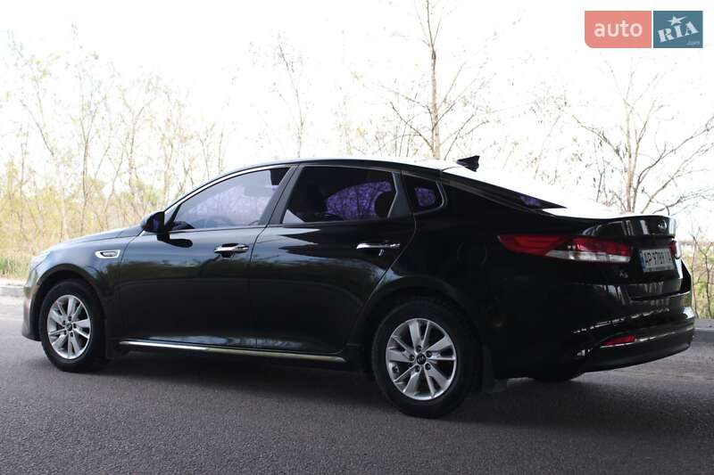 Седан Kia K5 2016 в Запорожье