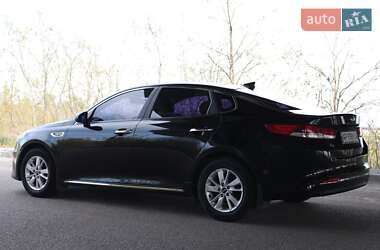 Седан Kia K5 2016 в 
