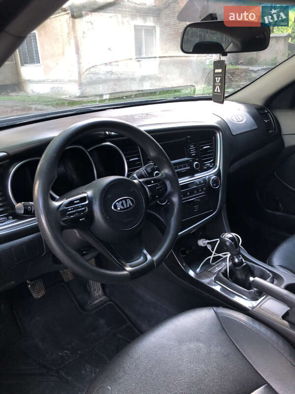 Седан Kia K5 2014 в Каменец-Подольском