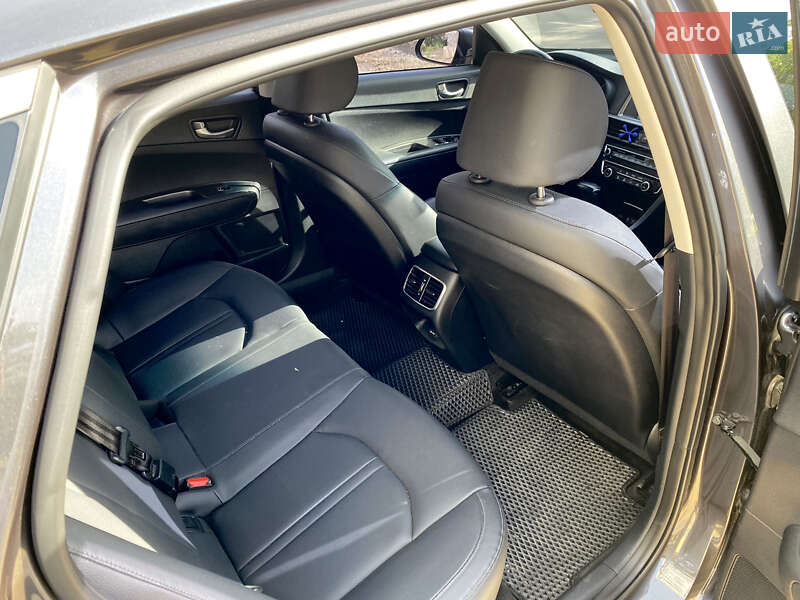 Седан Kia K5 2019 в Николаеве