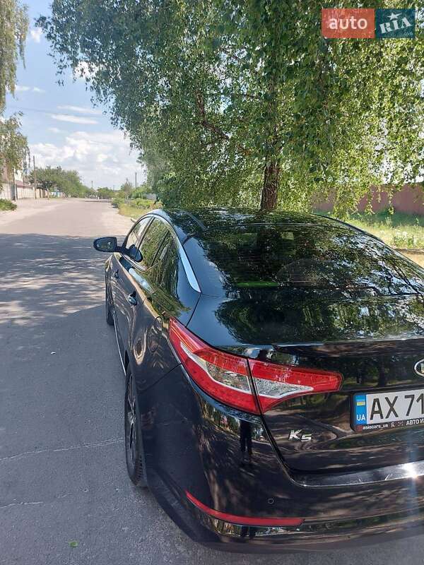 Седан Kia K5 2011 в Харькове