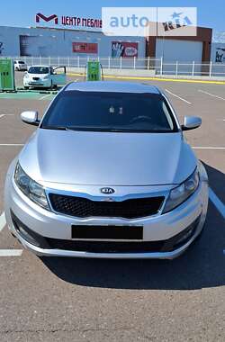 Седан Kia K5 2013 в Одессе