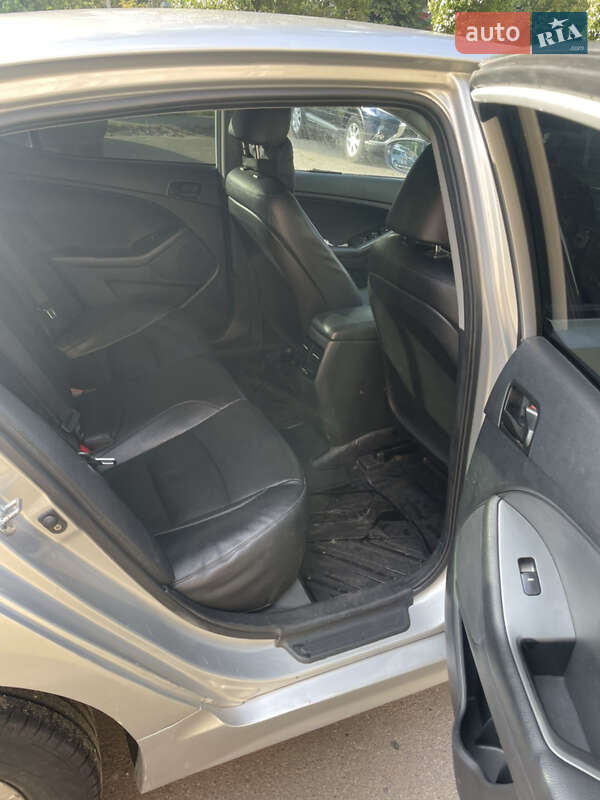 Седан Kia K5 2015 в Києві