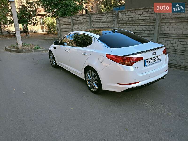 Kia K5 2011