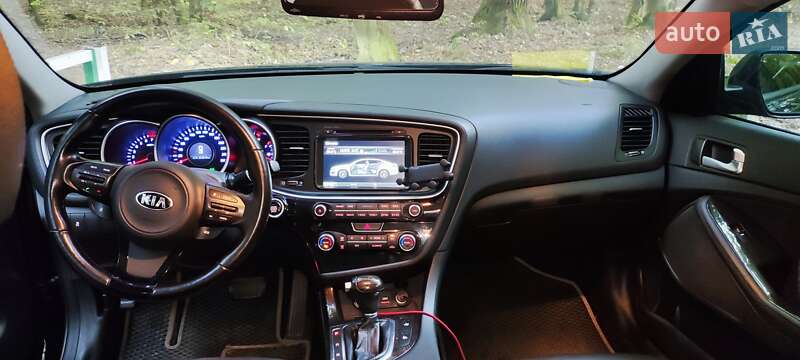 Седан Kia K5 2015 в Луцке