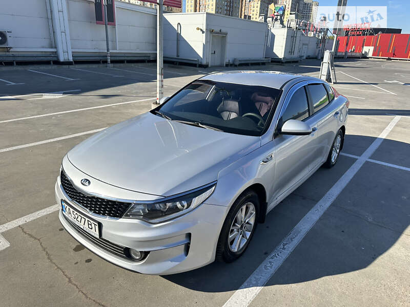 Седан Kia K5 2016 в Києві