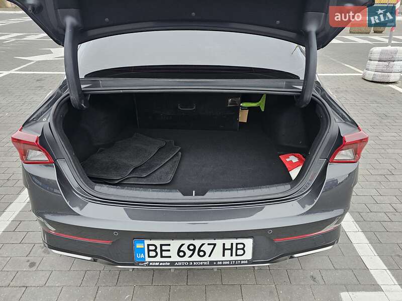Седан Kia K5 2019 в Николаеве
