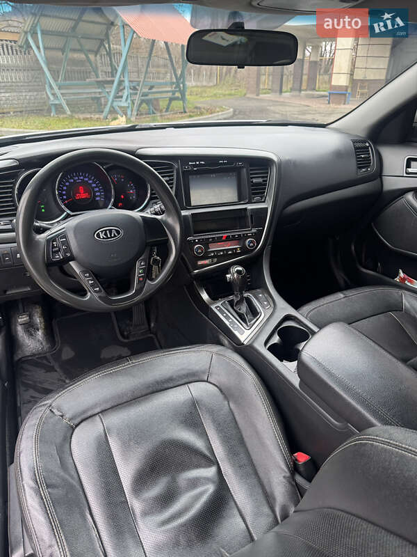 Седан Kia K5 2011 в Тячеві