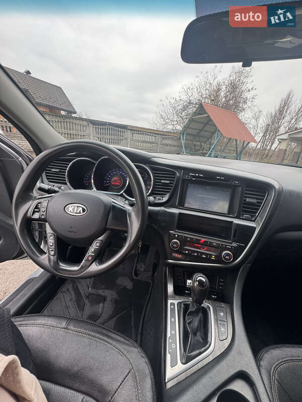 Седан Kia K5 2011 в Тячеві