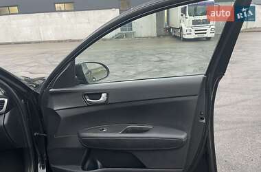 Седан Kia K5 2016 в 