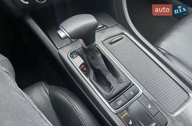 Седан Kia K5 2016 в 