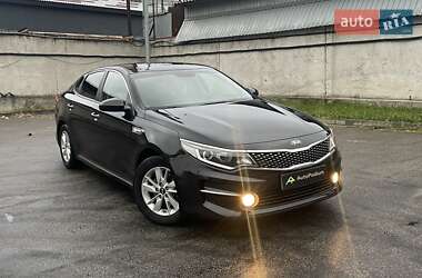 Седан Kia K5 2016 в 