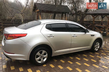 Седан Kia K5 2012 в Кагарлику