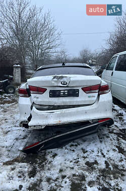 Седан Kia K5 2017 в 