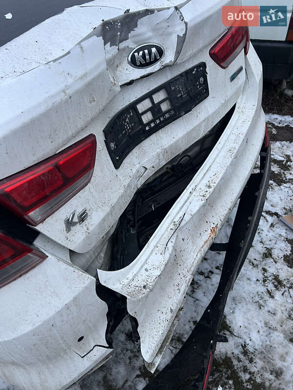Седан Kia K5 2017 в Долине