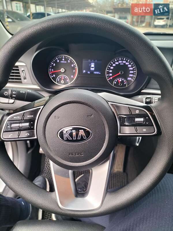 Седан Kia K5 2019 в Одессе