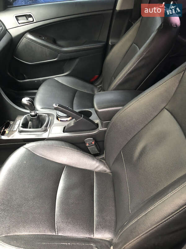 Седан Kia K5 2014 в Каменец-Подольском