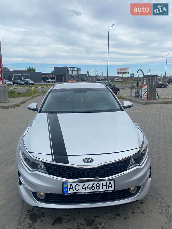 Седан Kia K5 2015 в Луцке
