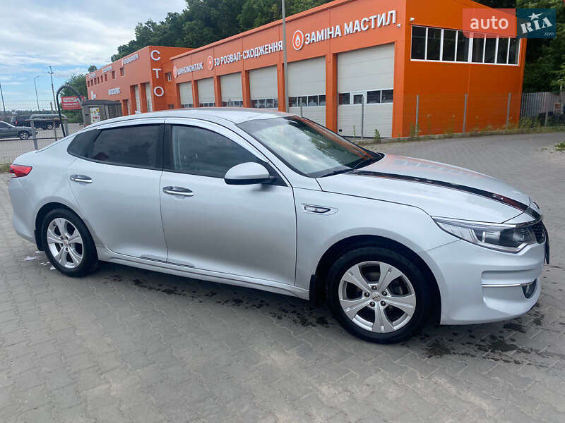 Седан Kia K5 2015 в Луцке
