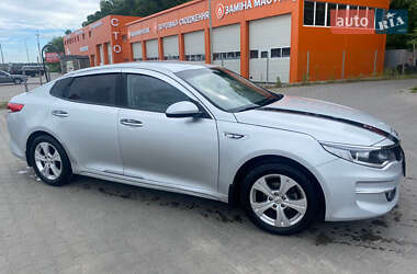 Седан Kia K5 2015 в 