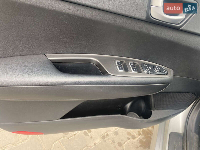 Седан Kia K5 2015 в Луцке