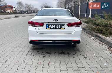 Седан Kia K5 2015 в 