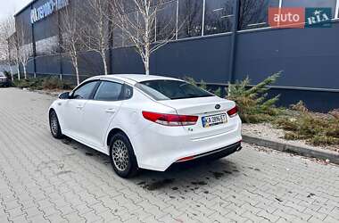 Седан Kia K5 2015 в 