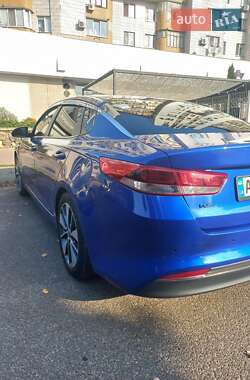Седан Kia K5 2016 в 