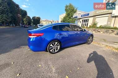 Седан Kia K5 2016 в 