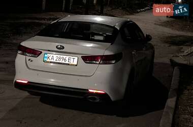 Седан Kia K5 2015 в 