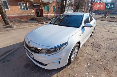 Седан Kia K5 2017 в 