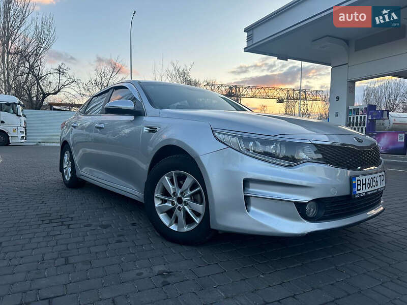 Седан Kia K5 2017 в Одессе