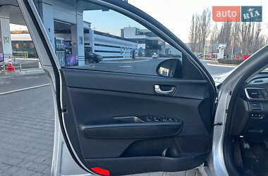 Седан Kia K5 2017 в Одессе