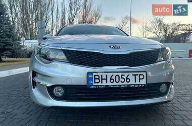 Седан Kia K5 2017 в Одессе