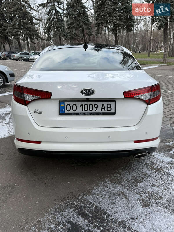 Седан Kia K5 2010 в Одессе