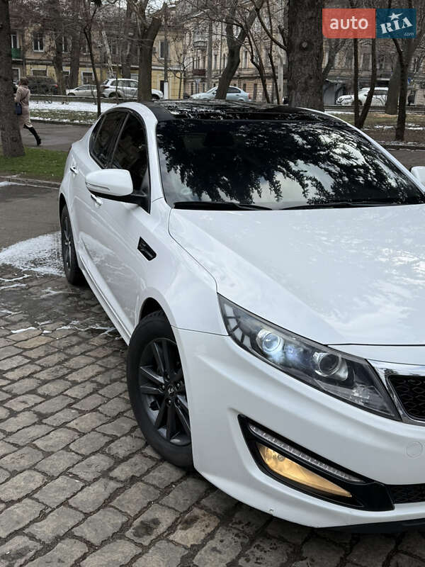 Седан Kia K5 2010 в Одессе