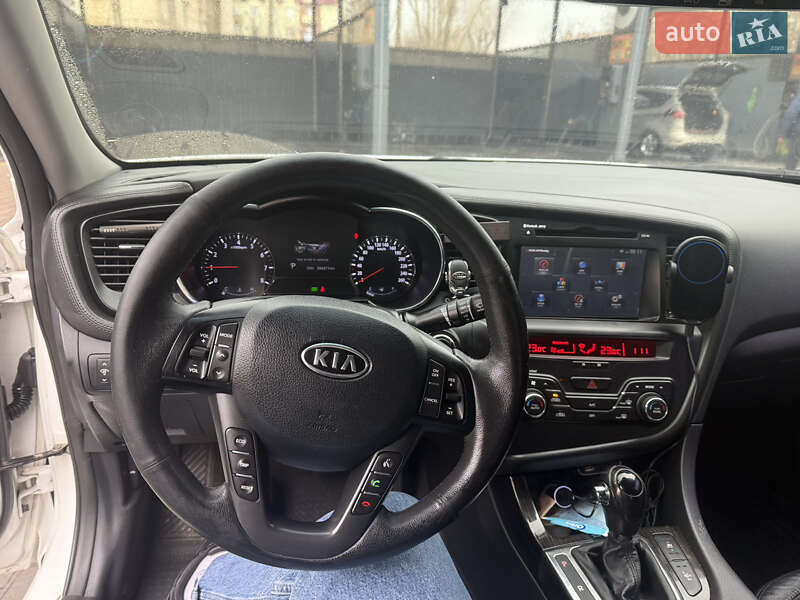 Седан Kia K5 2010 в Одессе