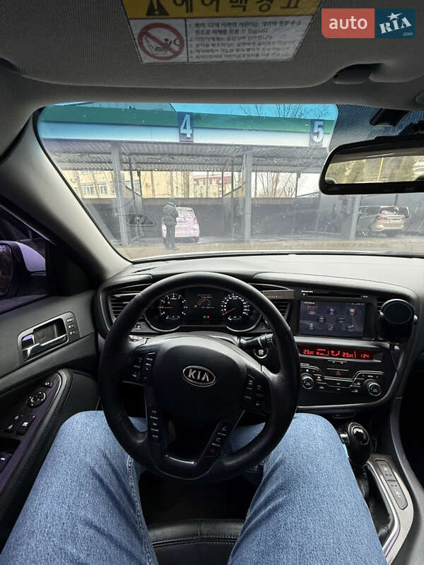 Седан Kia K5 2010 в Одессе