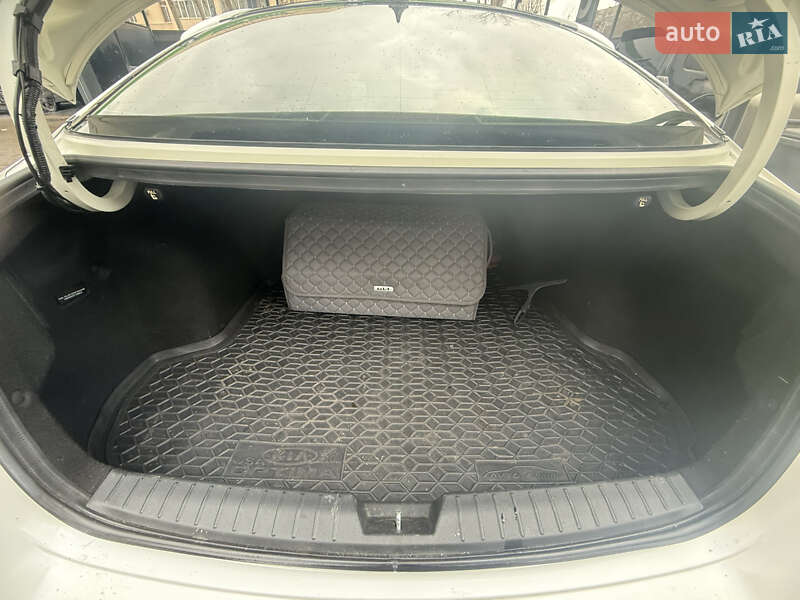Седан Kia K5 2010 в Одессе
