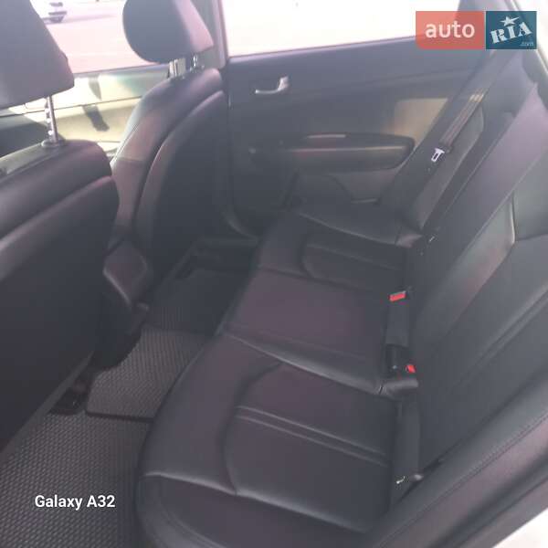 Седан Kia K5 2016 в Киеве