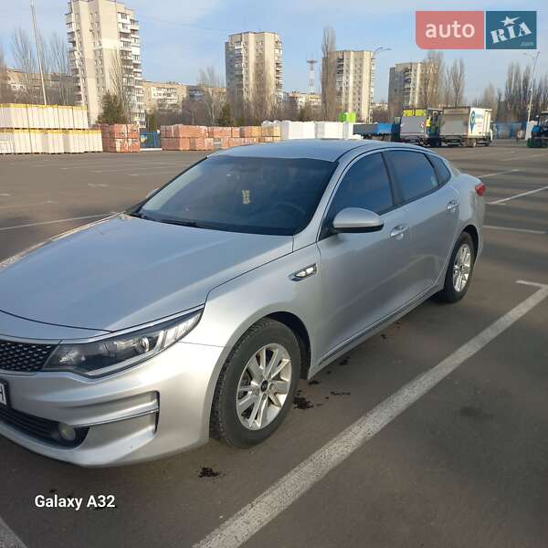 Седан Kia K5 2016 в Киеве